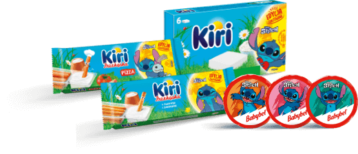 Zestaw produktów Babybel i Kiri w limitowanej edycji ze Stitchem. Z lewej strony trzy opakowania Kiri, po prawej trzy serki Babybel w czerwonej otoczce.